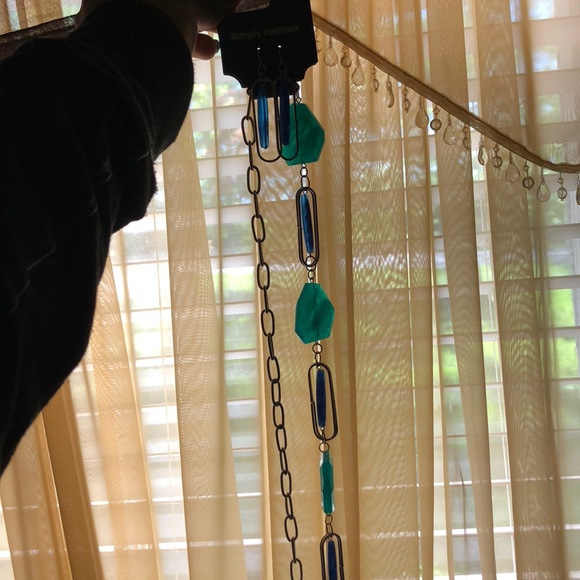 Jewelry set of earrings and necklace - Picture 5 of 5